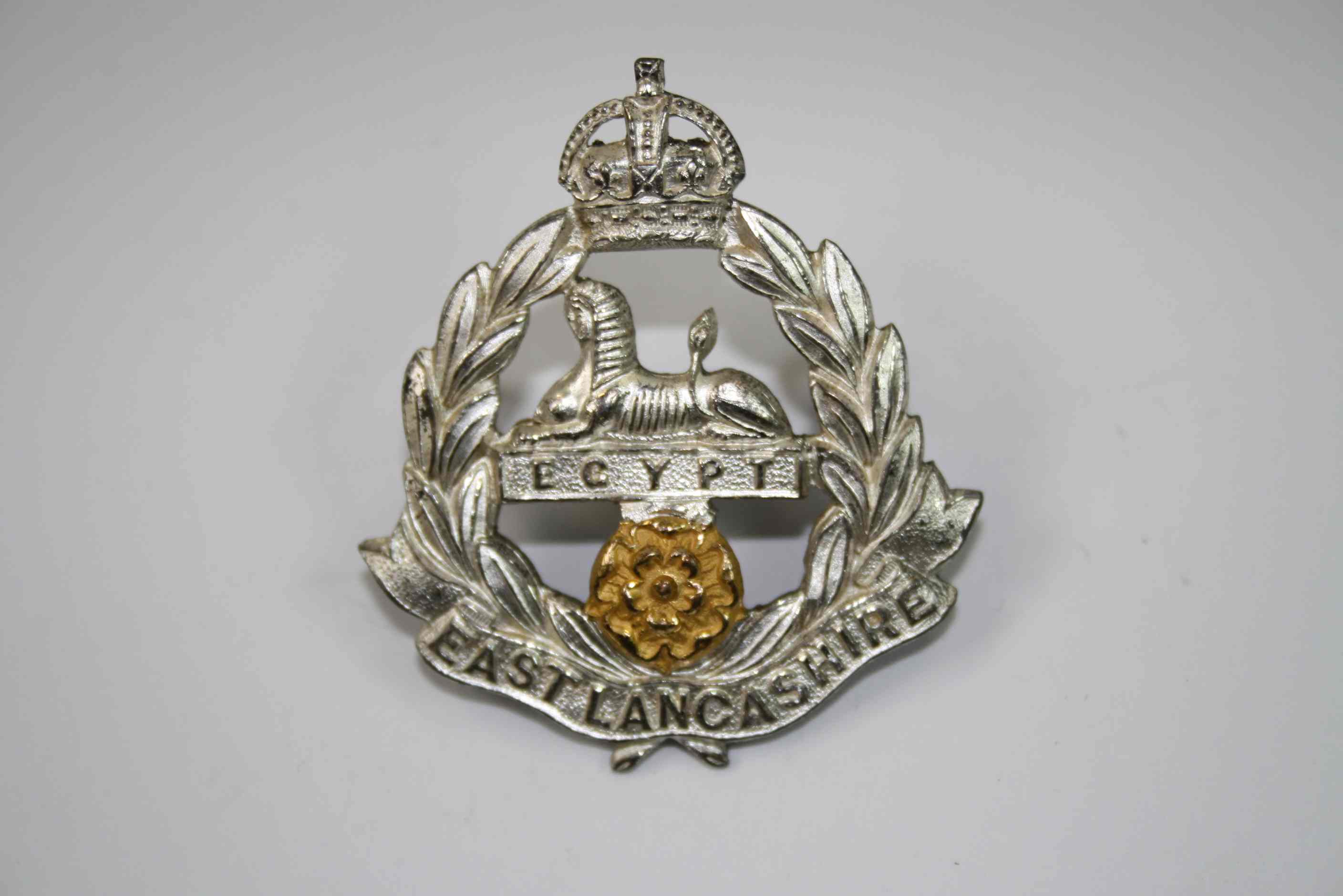 A East Lancashire Regiment Officers Silver Gilt Plated Cap Badge With Rear Lug Fixings And Maker - Image 2 of 3