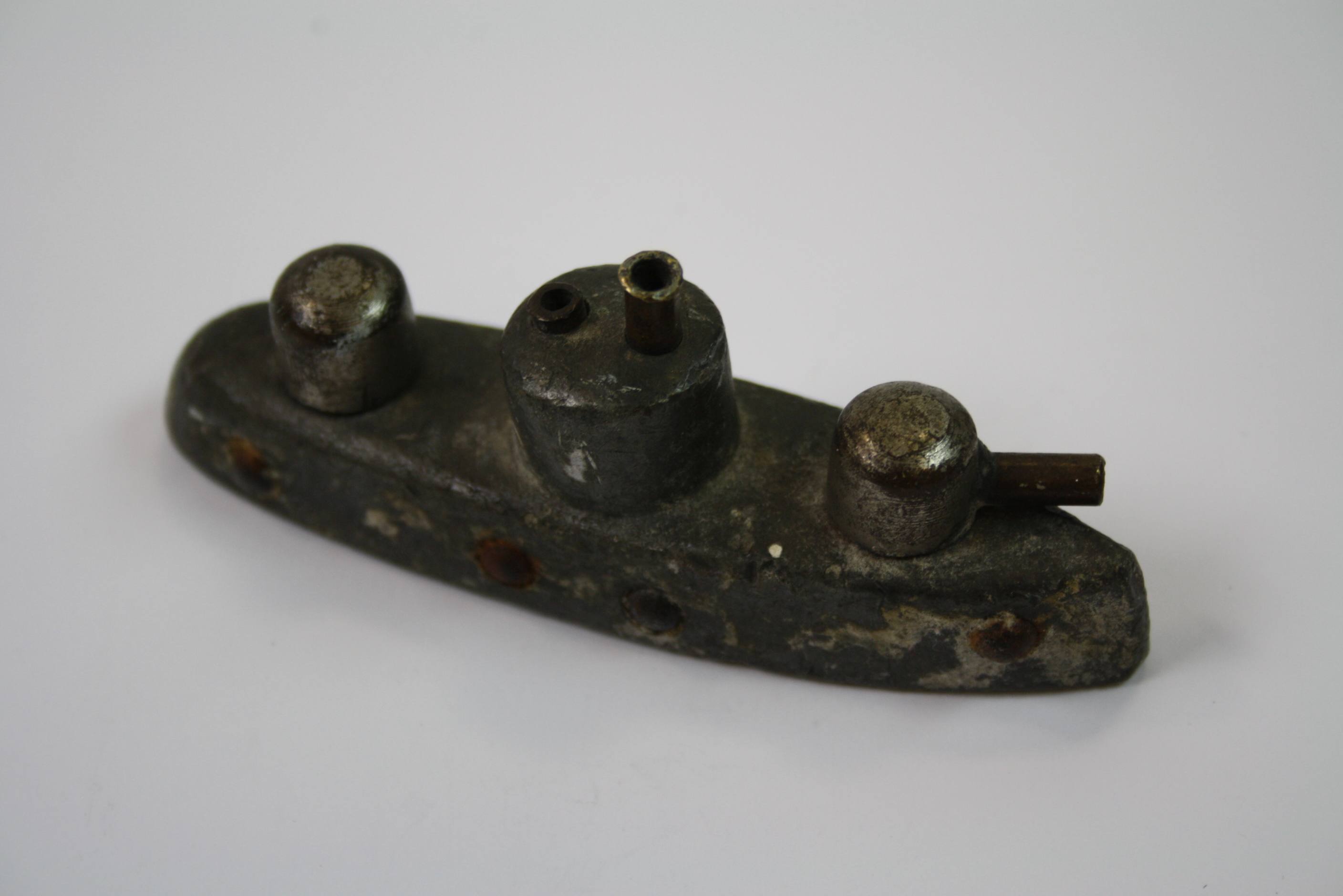 A Trench Art Lead Model Of A World War One U Boat / Submarine. - Image 4 of 4