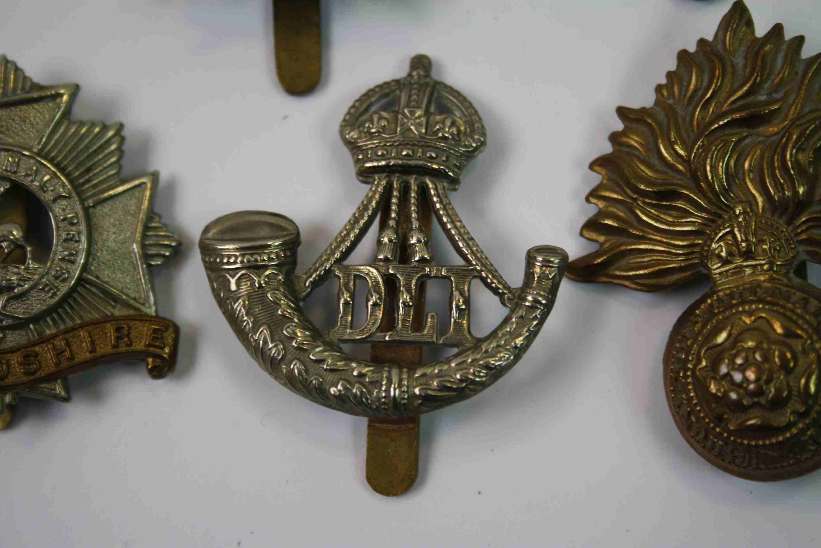 A Collection Of Ten British Military Regimental Cap Badges To Include : Middlesex Regiment, York And - Image 9 of 12