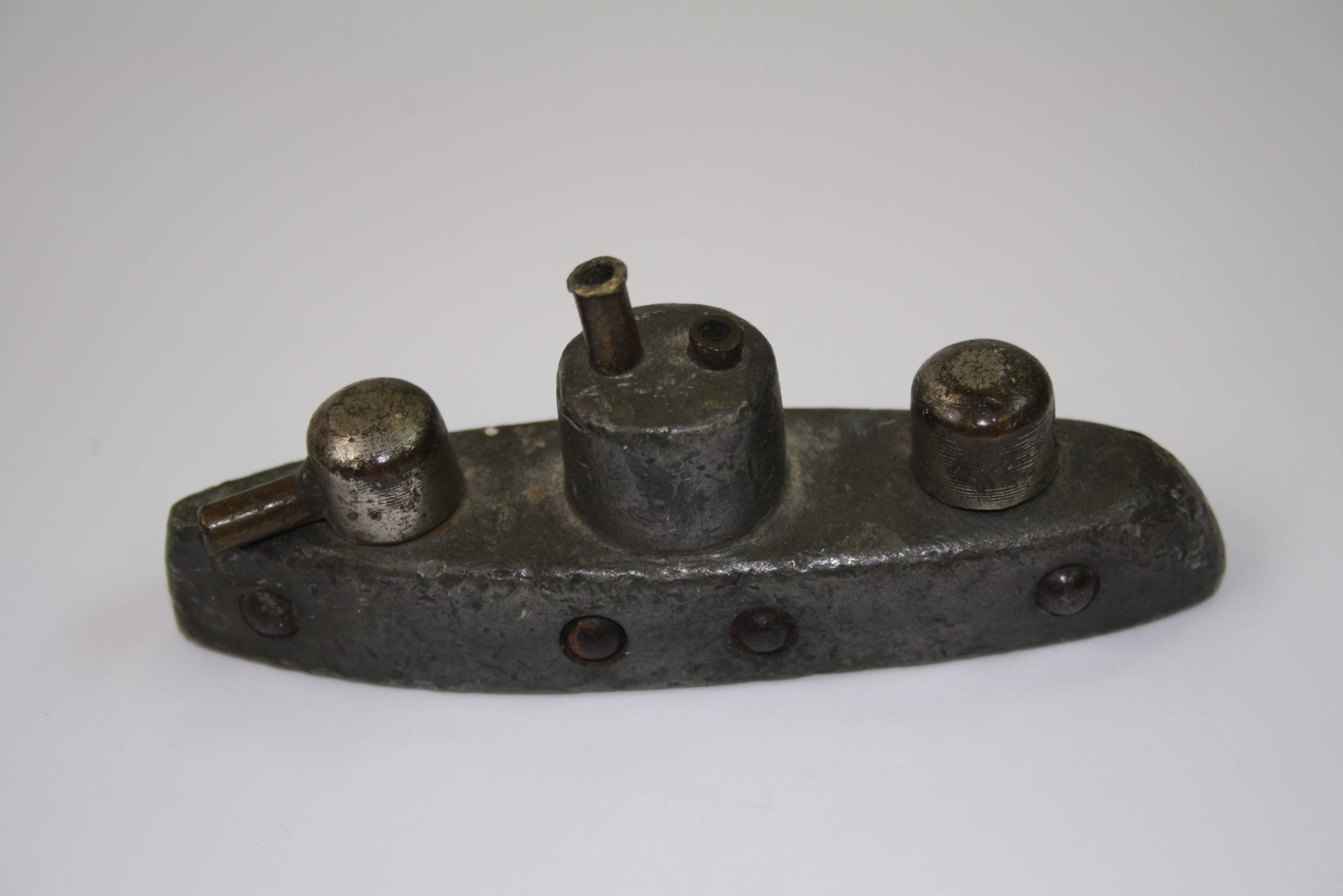 A Trench Art Lead Model Of A World War One U Boat / Submarine. - Image 2 of 4