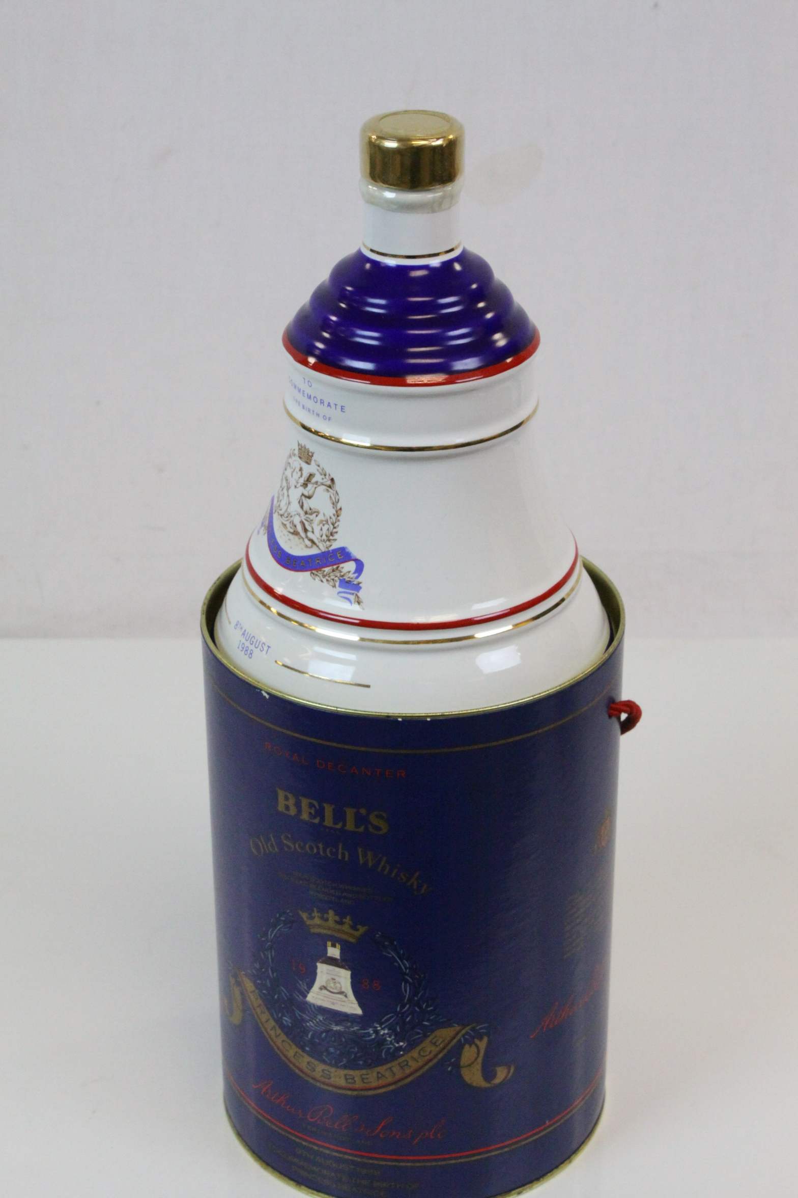 Boxed unopened Bottle of Bells Whisky to Commemorate the Birth of Princess Beatrice 1988 - Image 3 of 3