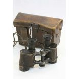 WW1 German Leather cased pair of Carl Zeiss D.F 6X Binoculars with individual eyepiece adjustment