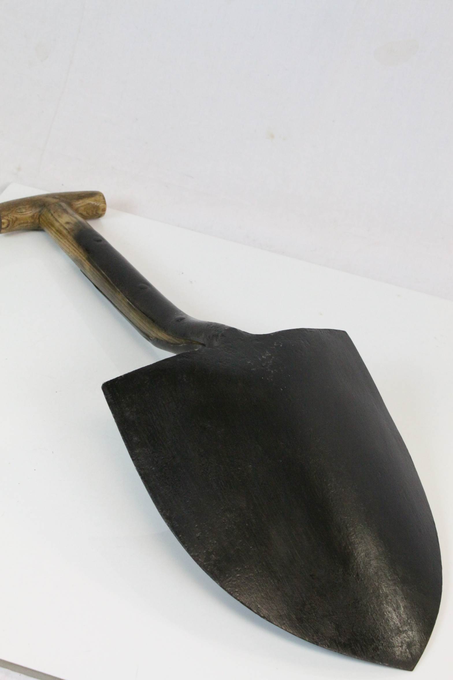 1950's dated Military Broad Arrow marked short handled Shovel by "Stockton Heath", with shield - Image 4 of 4