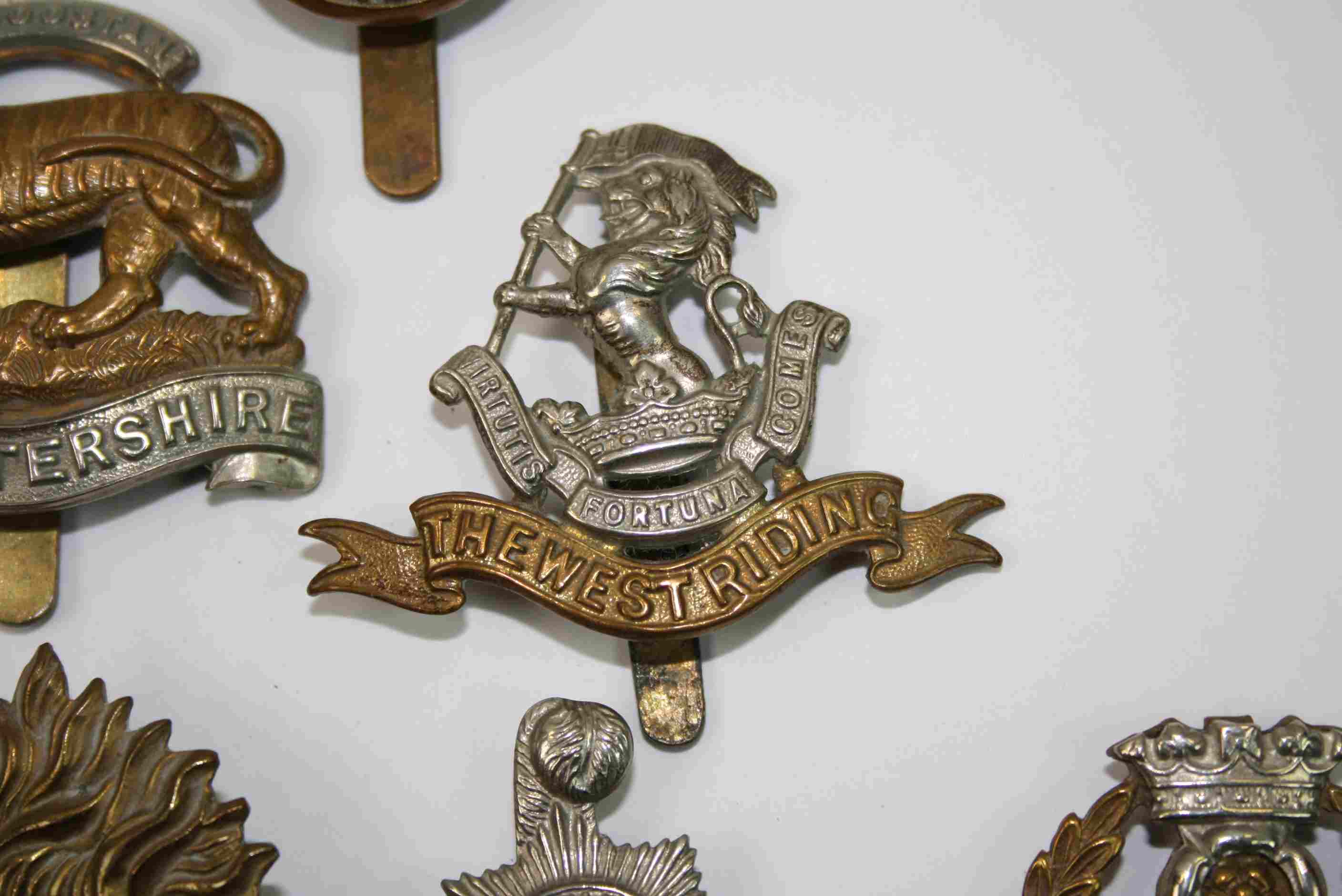 A Collection Of Ten British Military Regimental Cap Badges To Include : Middlesex Regiment, York And - Image 7 of 12