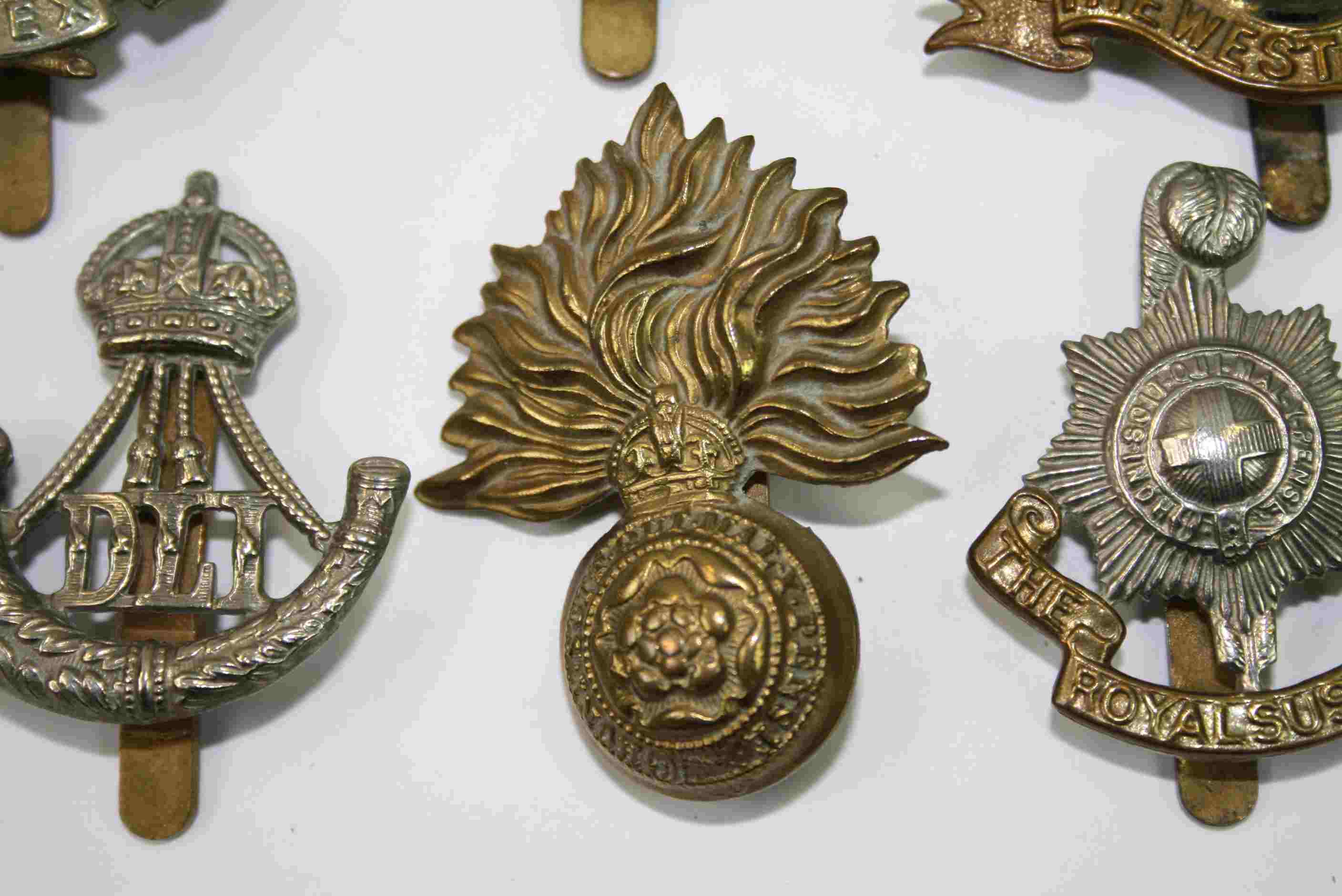 A Collection Of Ten British Military Regimental Cap Badges To Include : Middlesex Regiment, York And - Image 10 of 12