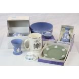 Box of mixed vintage Wedgewood ceramics to include a large jasperware bowl, boxed items etc