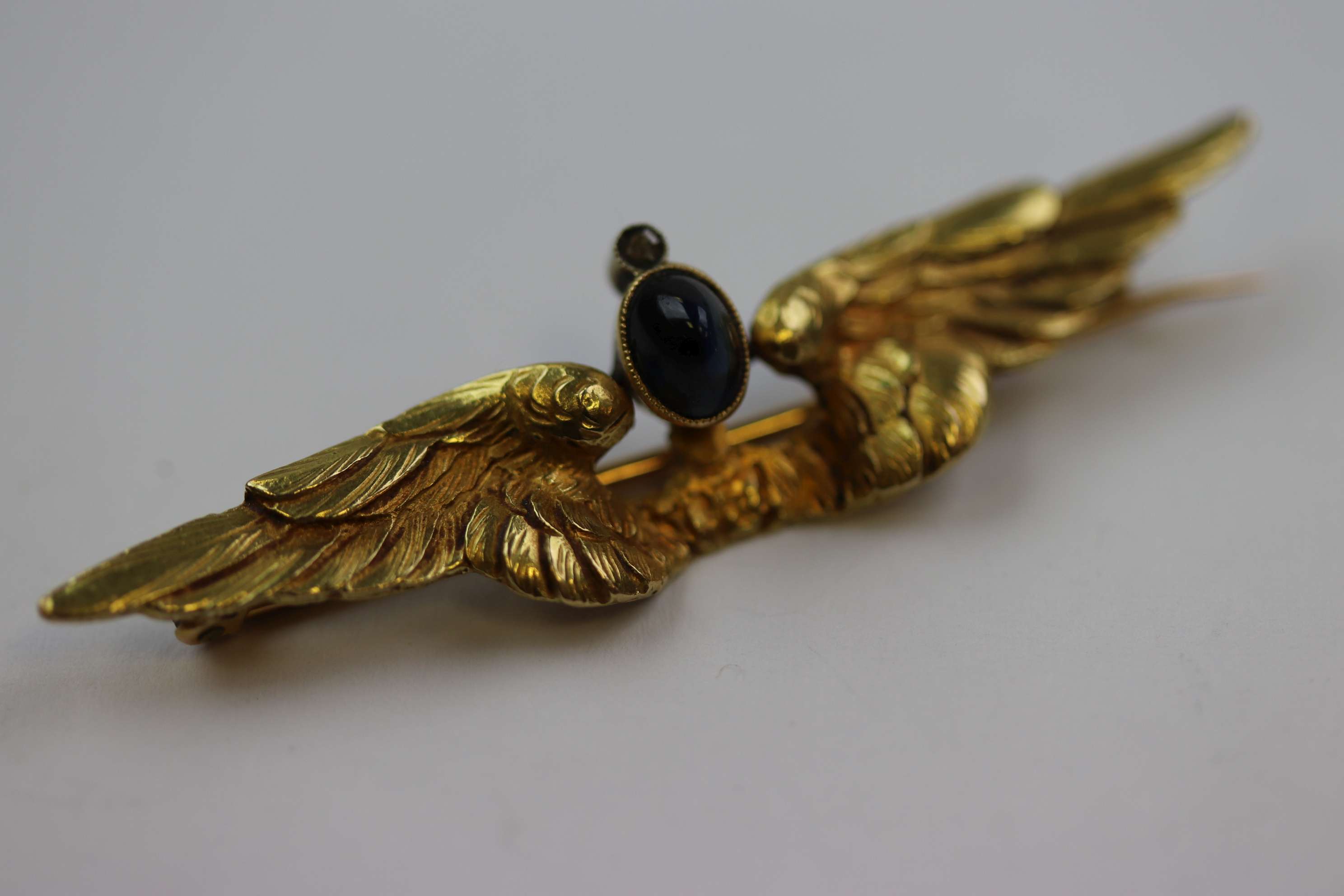 French 19th century sapphire and diamond 18ct yellow gold wings brooch, the textured feathered wings - Image 2 of 7