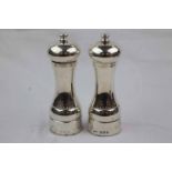 Pair of silver salt and pepper grinders, of plain form, makers A J Poole, Birmingham 1996, height