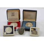 Small collection of vintage Silver coins to include; 1904 two Shillings, 1889 Florin, boxed Silver