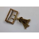 Victorian 9ct gold novelty brooch modelled as a buckle with foliate scroll decorate, with