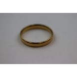 22ct yellow gold wedding band, band width approximately 3mm, ring size Q
