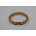 22ct yellow gold wedding band, band width approximately 2.5mm, D section, ring size P½
