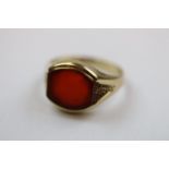 Carnelian 9ct yellow gold Gents signet ring, the truncated oval carnelian panel measuring 11mm x