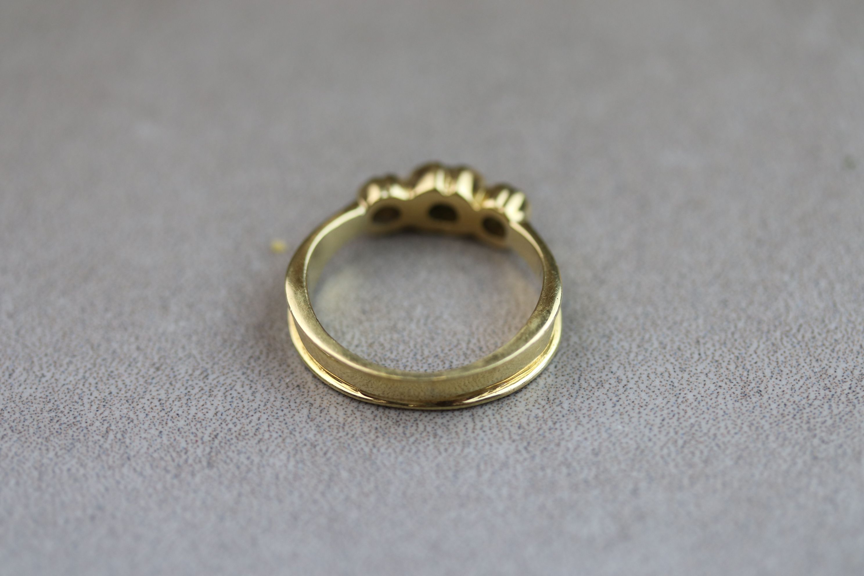 A diamond three stone yellow gold ring, the three round brilliant cut diamonds weighing - Image 4 of 5