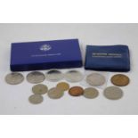Small collection of vintage coins to include £5 Pound coins and a boxed USA 1986 Silver proof Dollar