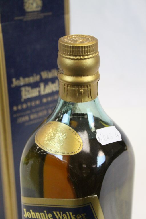 Bottle of Johnnie Walker Blue Label Scotch Whiskey, 75cl contained in it's original presentation box - Image 2 of 3