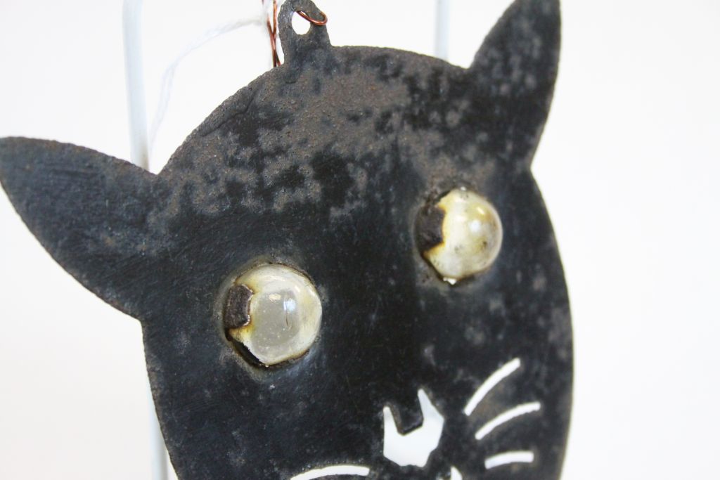 Rare Early 20th century Sheet Metal Cat Scarer with Marble Eyes, 14cms high - Image 2 of 3