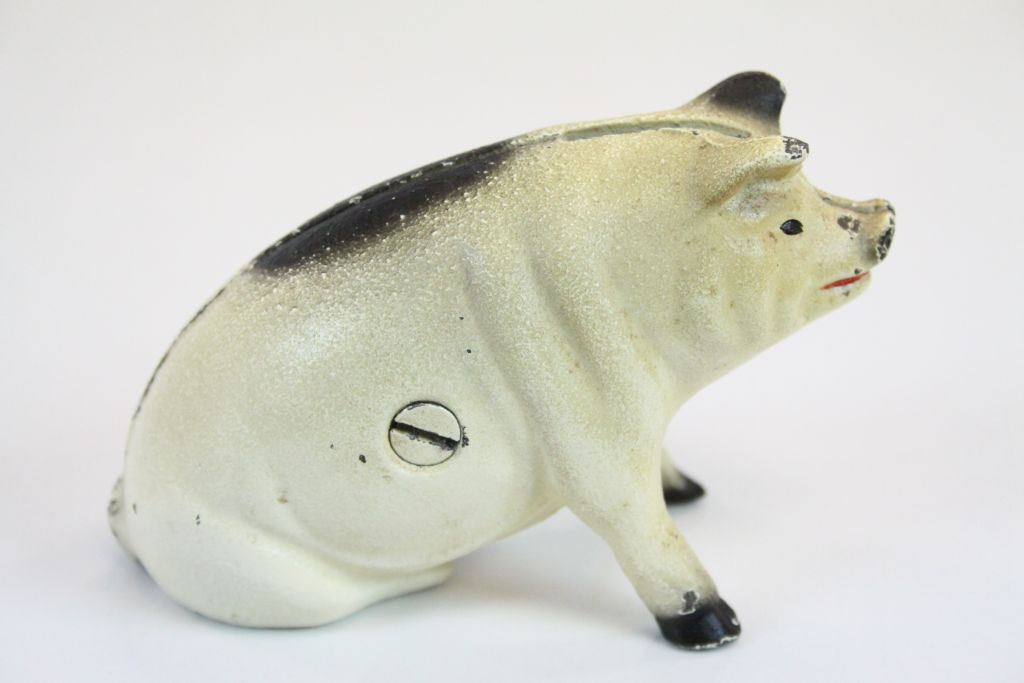 Cast Metal Seated Pig Moneybox marked to base ' Penn, Amish Country, 1965 ' 8cms high - Image 3 of 4