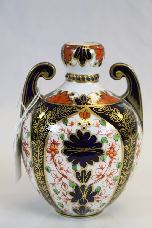 Royal Crown Derby Bulbous Twin Handled Vase decorated in the Imari Pattern, pattern no. 876, 14.5cms - Image 2 of 4