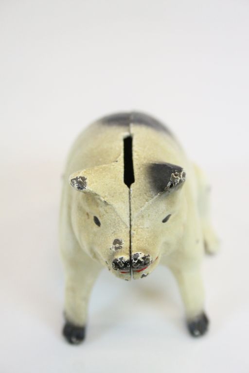 Cast Metal Seated Pig Moneybox marked to base ' Penn, Amish Country, 1965 ' 8cms high - Image 2 of 4