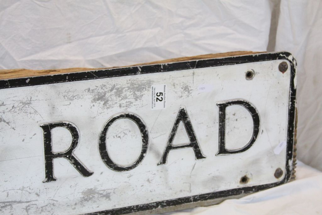 Vintage Aluminium street sign reading "Chamberlain Road", measures approx 149 x 23cm - Image 4 of 4