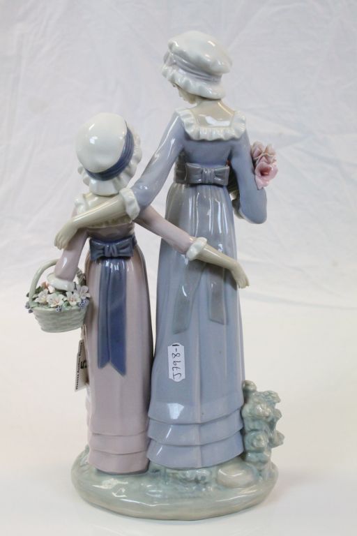 Large Lladro ceramic figurine of "Daughters", both carrying flowers and standing approx 32.5cm - Image 7 of 7