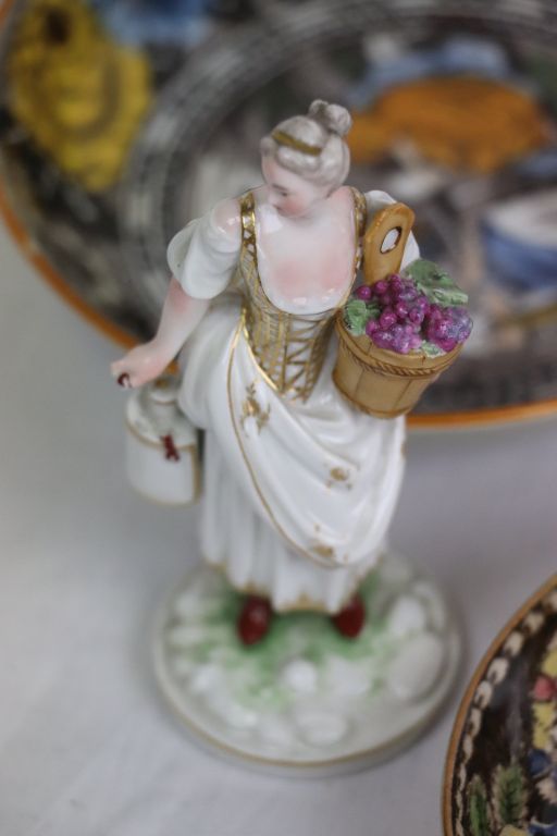 Pair of 19th century hand painted figurines with gilt detailing, in 18th century style clothing - Image 8 of 9
