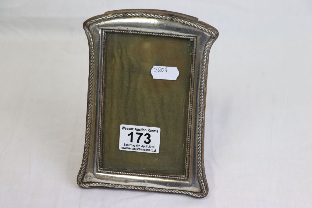 Early George V silver easel back photograph frame, rope twist border design, makers mark partially - Image 3 of 4