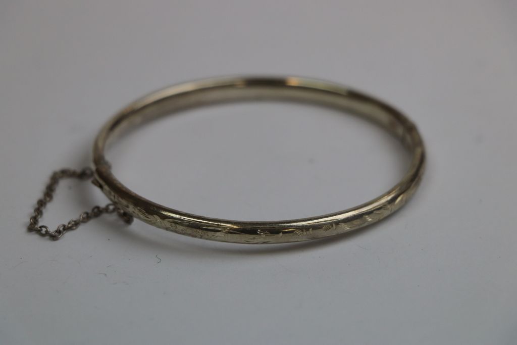 Silver Bangle with Safety Chain, makers mark CH - Image 3 of 3