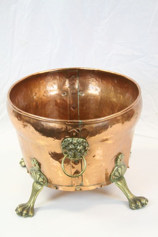 Copper log basket with rivet joins, Brass Lion masque handles and Claw feet, stands approx 30cm - Image 3 of 3