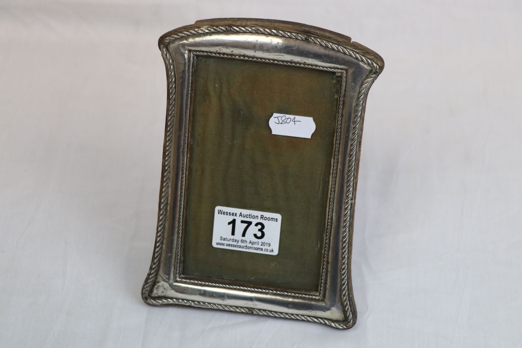 Early George V silver easel back photograph frame, rope twist border design, makers mark partially - Image 2 of 4