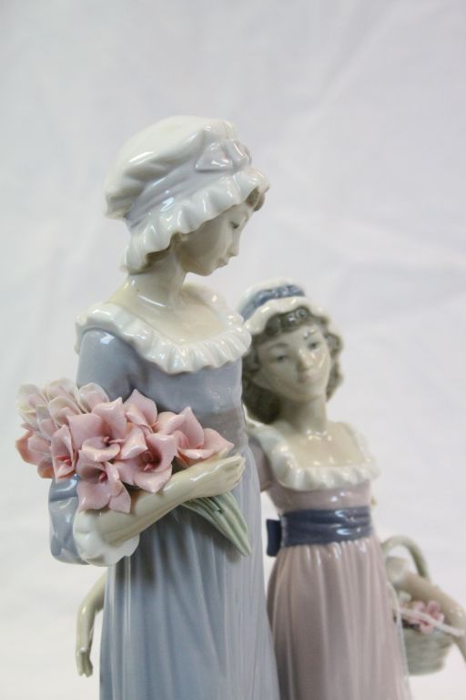 Large Lladro ceramic figurine of "Daughters", both carrying flowers and standing approx 32.5cm - Image 2 of 7