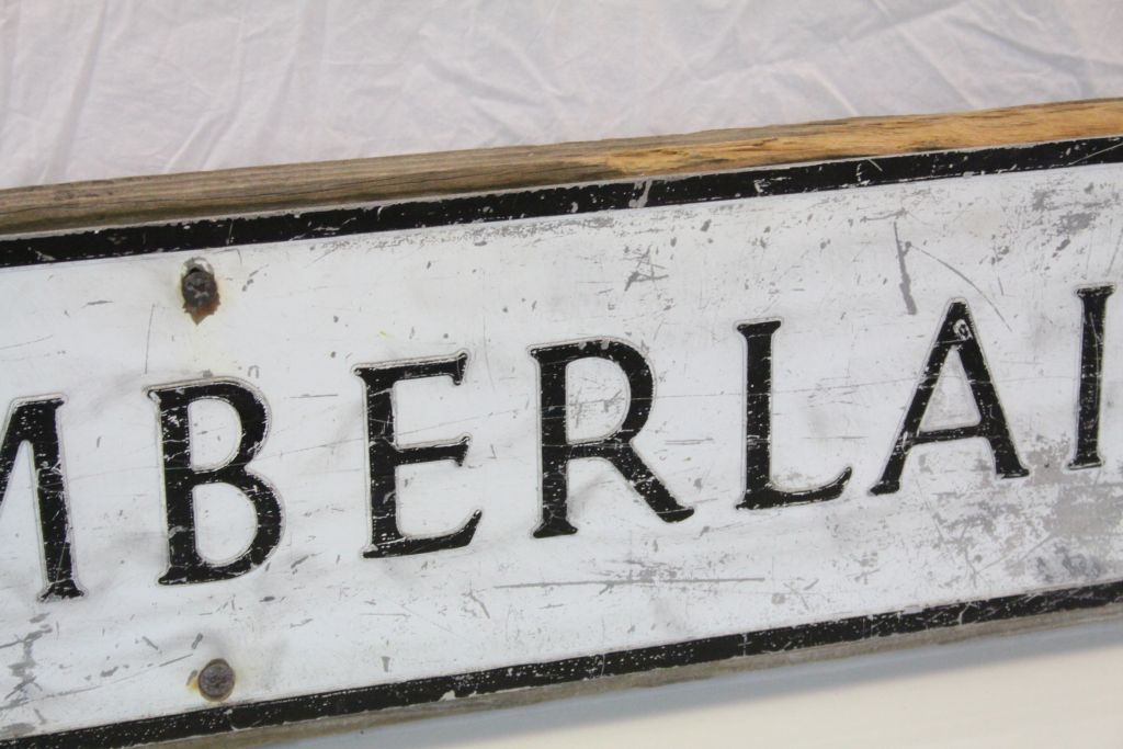 Vintage Aluminium street sign reading "Chamberlain Road", measures approx 149 x 23cm - Image 3 of 4