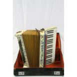 Large Cased Vintage ' Frontalini Italia ' Accordian