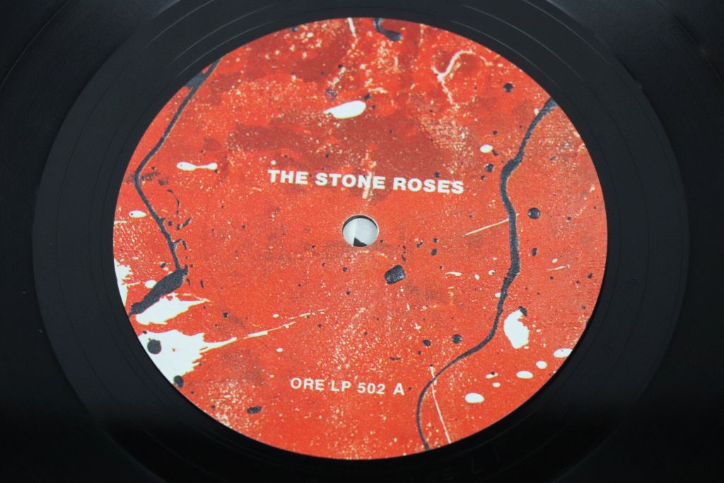 Vinyl - Two original The Stone Roses LPs to include self titled ORE LP502 and Second Coming GEF - Image 10 of 11