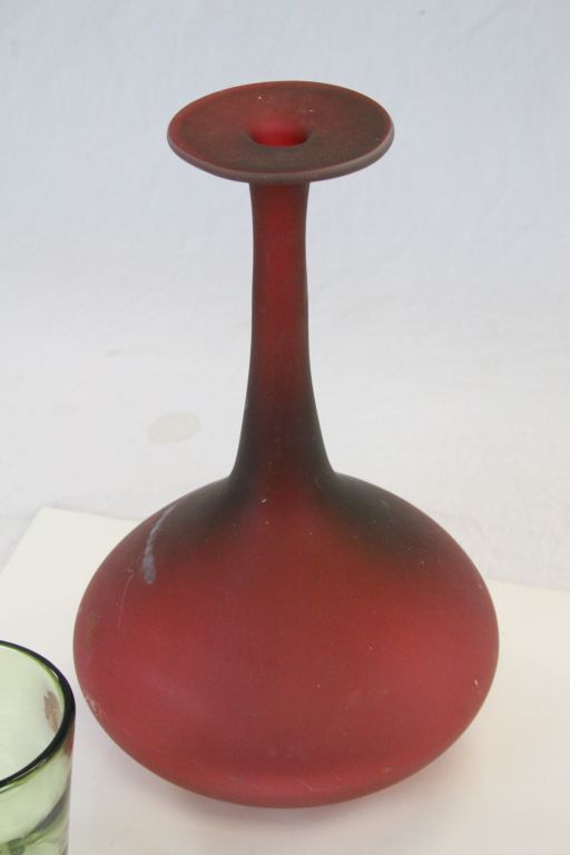 Kenneth Turner Ribbed Vase, Modernist Red Ground Vase with Ground Out Pontil and one other Ribbed - Image 5 of 5
