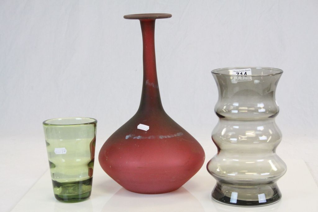 Kenneth Turner Ribbed Vase, Modernist Red Ground Vase with Ground Out Pontil and one other Ribbed - Image 2 of 5