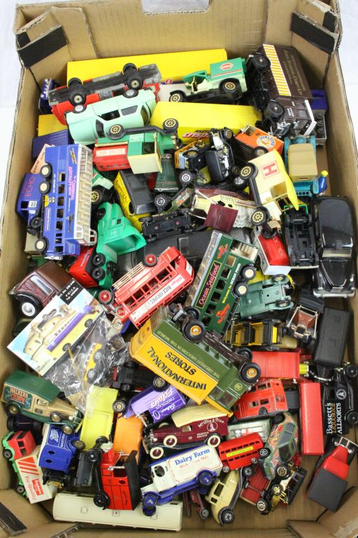 Collection of unboxed diecast models vehicles to include Corgi. Matchbox, Kenworth etc