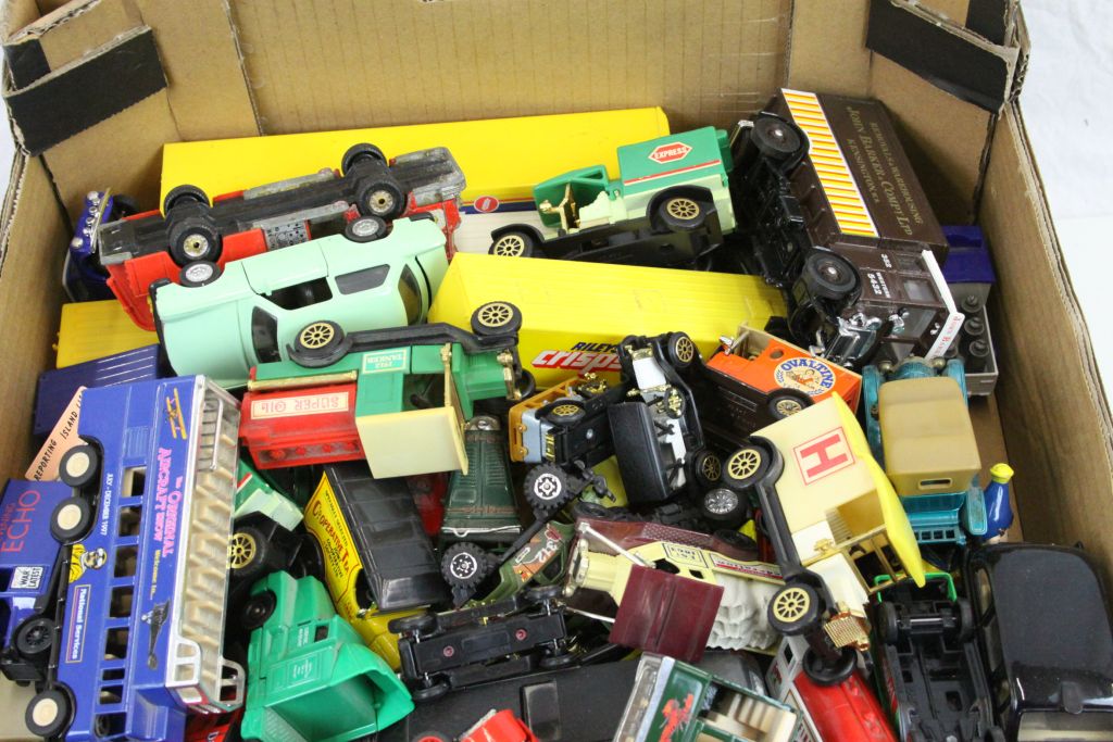 Collection of unboxed diecast models vehicles to include Corgi. Matchbox, Kenworth etc - Image 2 of 4