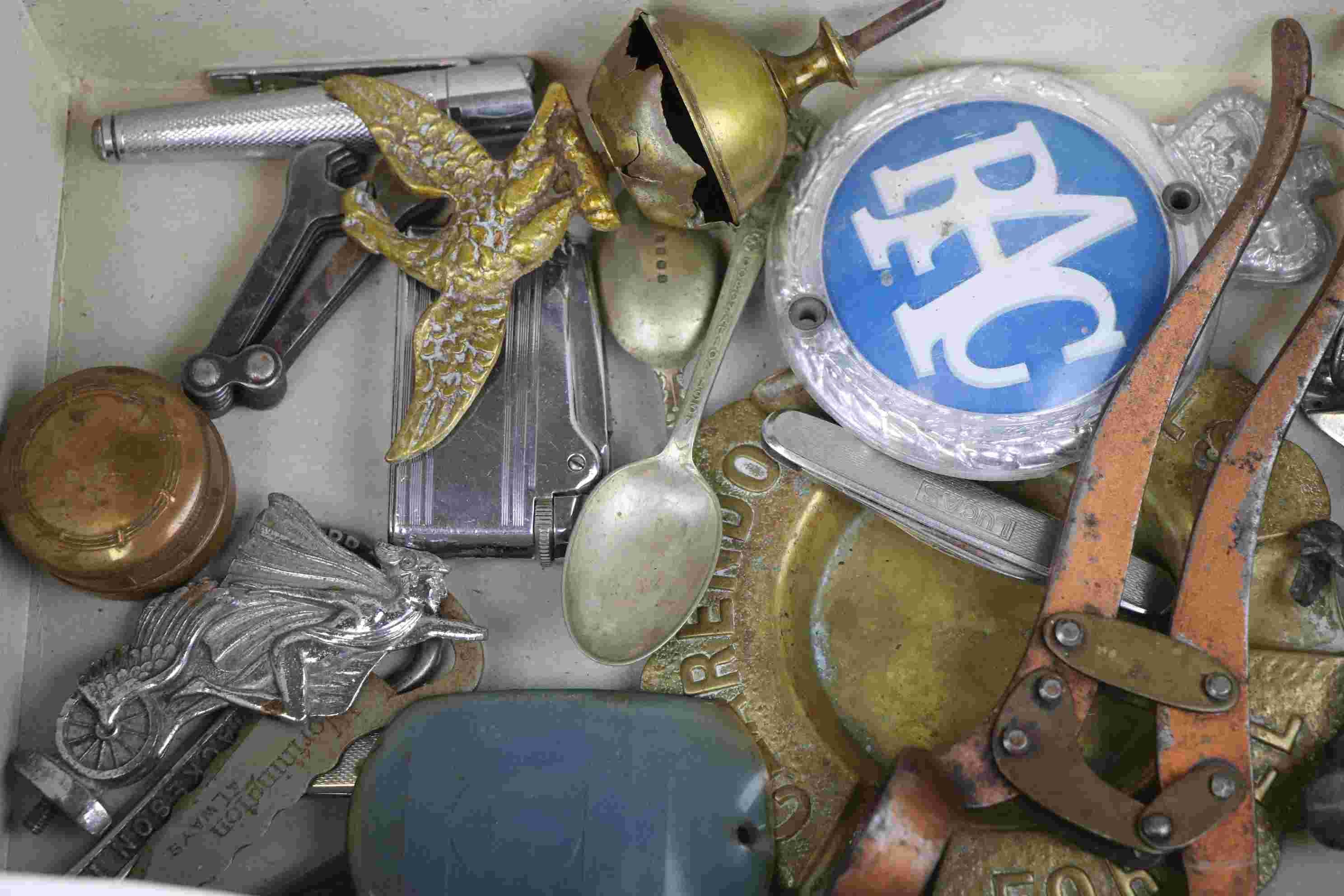 Mixed collectables to include RAC car badge, Penknives, Bottle opener, ashtrays etc - Image 2 of 3