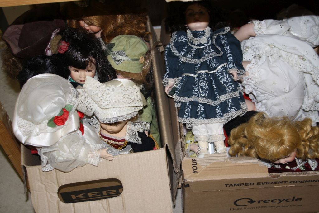 Collection of approx.56 contemporary dolls, featuring The Leonardo Collection, Classique - Image 3 of 3
