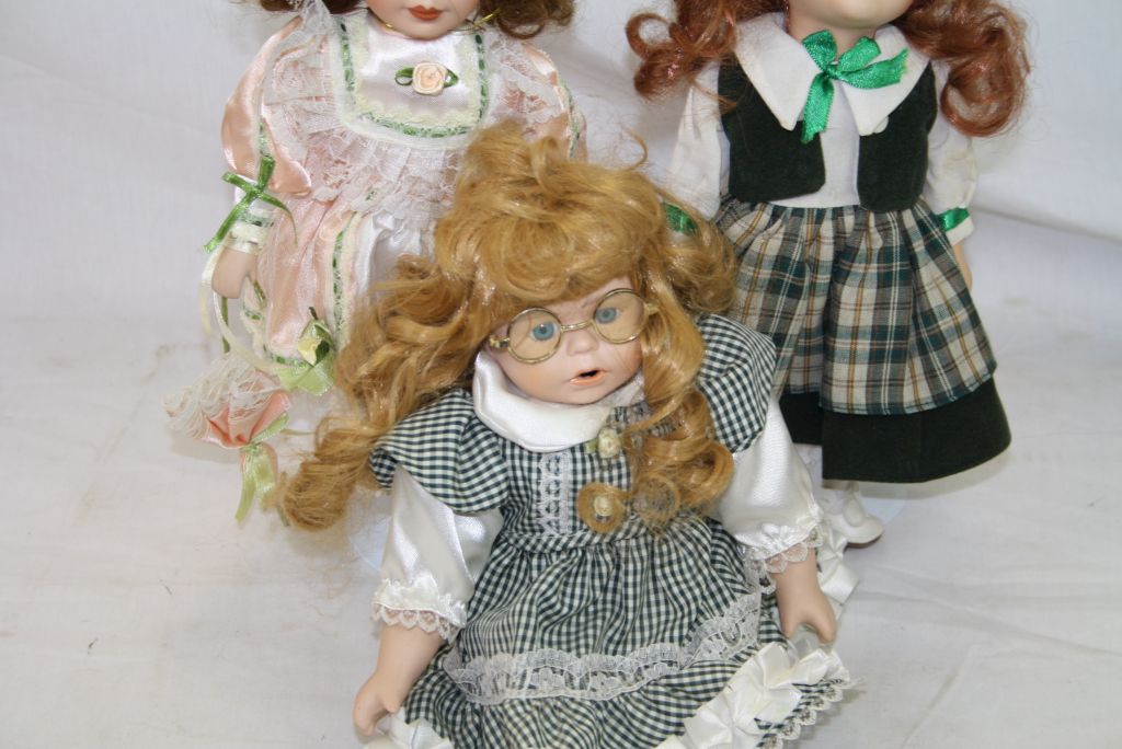Collection of approx.33 contemporary dolls, featuring The Classique Collection, Alberon and The - Image 7 of 7