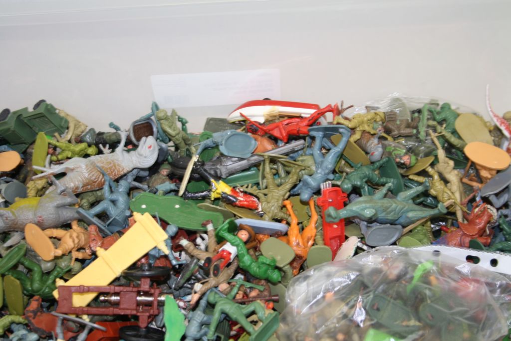 Quantity of plastic/metal models to include soldiers, farm animals, dinosaurs, vehicles, featuring - Image 4 of 7