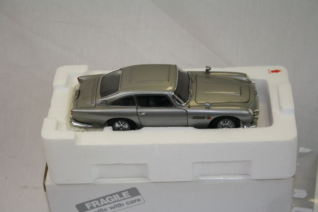 Two Danbury Mint car models to include boxed The James Bond 007 Aston Martin DB5 with certificate - Image 3 of 4