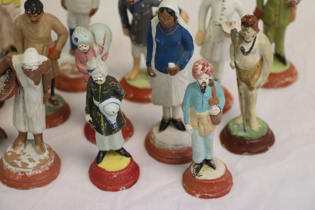 Collection of vintage Painted Indian Plaster figures, all different to include Military style - Image 7 of 8