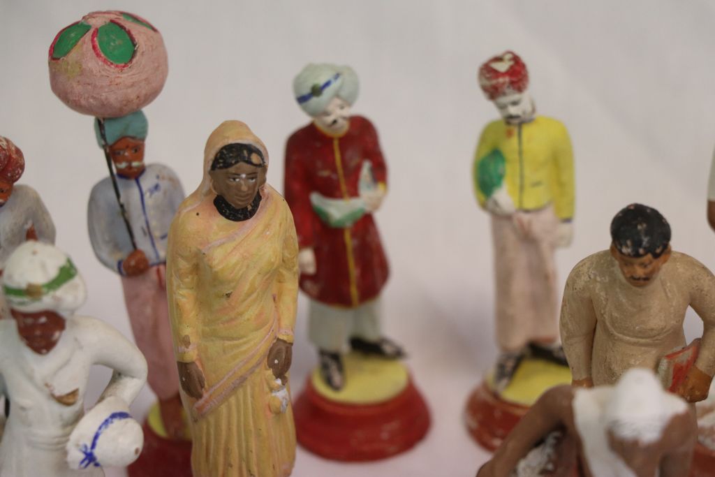 Collection of vintage Painted Indian Plaster figures, all different to include Military style - Image 4 of 8