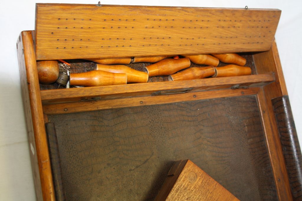 Early to Mid 20th century Oak Bar Table Skittles Game with Padded Leatherette Base, 91cms x 55cms - Image 3 of 5