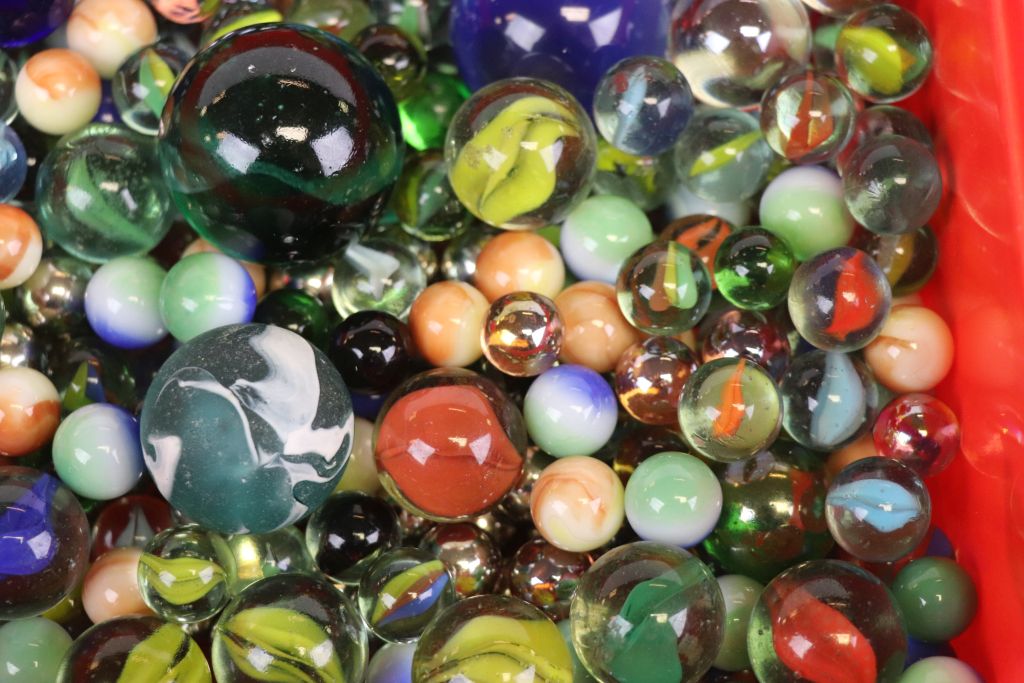 Large box of mixed Glass Marbles in various sizes - Image 4 of 6