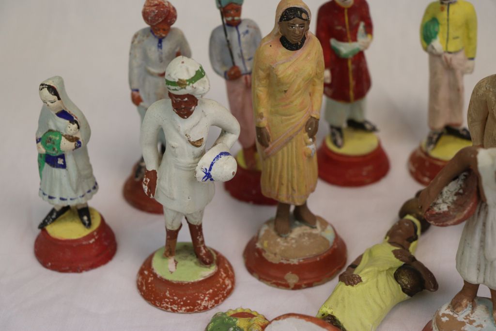 Collection of vintage Painted Indian Plaster figures, all different to include Military style - Image 5 of 8