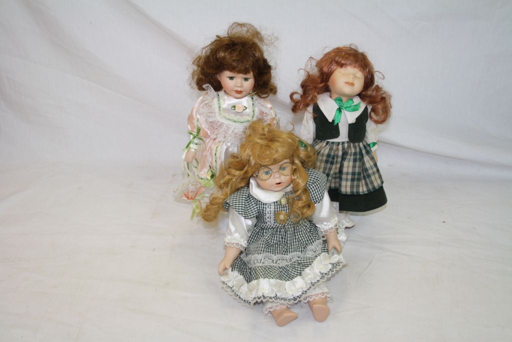 Collection of approx.33 contemporary dolls, featuring The Classique Collection, Alberon and The - Image 4 of 7